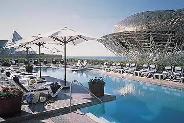 Ibis Triton Hotel 3*